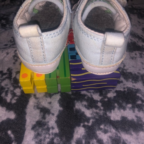 Newborn Tennis Shoes w/ Velcro - Picture 4 of 4